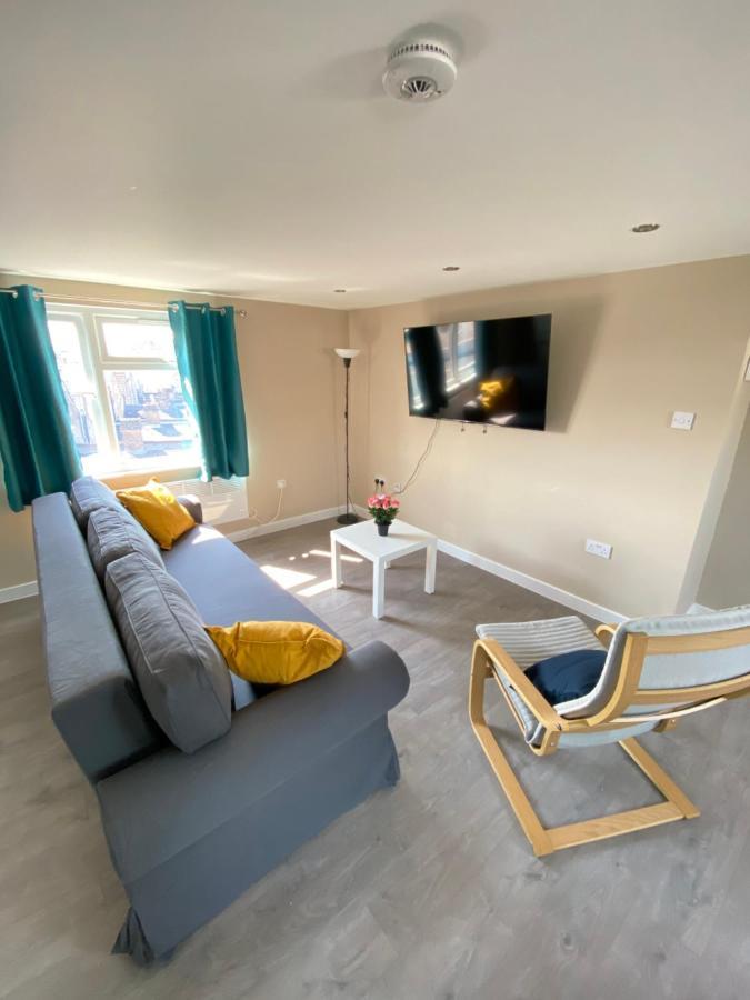 Stunning 1 Bedroom Flat In Wood Green London Eksteriør billede